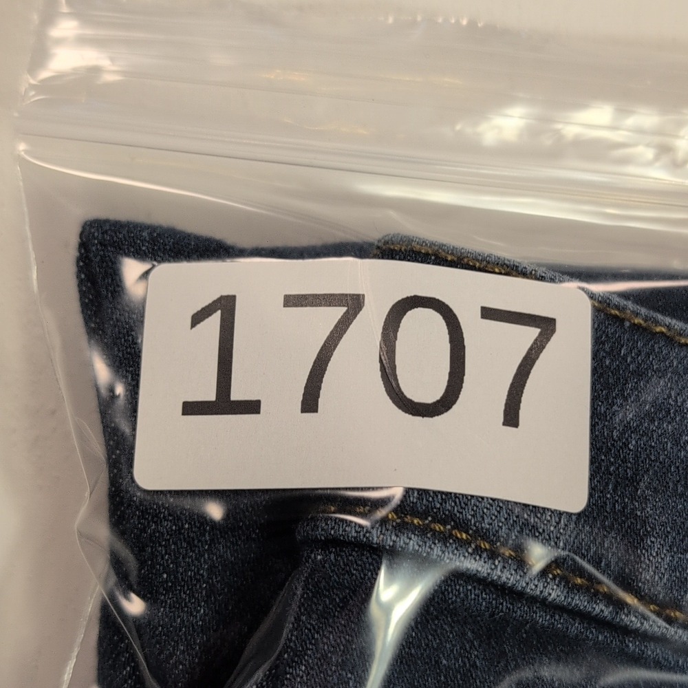 Rock & Republic Berlin Dark Wash Straight Leg Jeans Gold Logo Pockets Size 6 - Picture 13 of 13